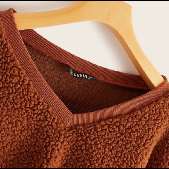 ⭐️3/ for 30$ ⭐️V-neck bell sleeve teddy sweatshirt - Picture 4 of 4